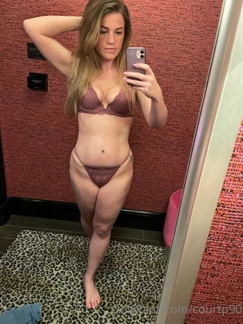 Full leaked Courtney pose private onlyfans photo