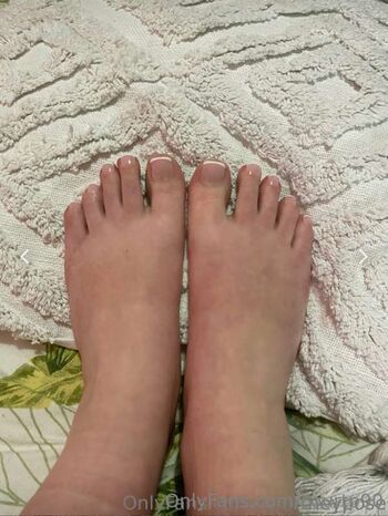 Full leaked Courtney pose private onlyfans photo