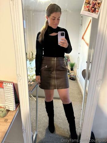Full leaked Courtney pose private onlyfans photo