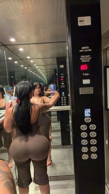 Full leaked Cremedelacremex private onlyfans photo
