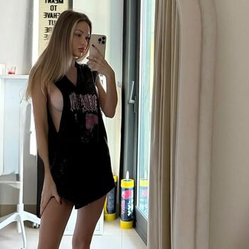 Full leaked Crystallandysh private onlyfans photo