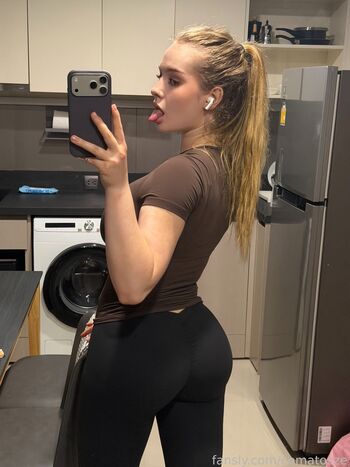 Full leaked Cumatozz page private onlyfans photo