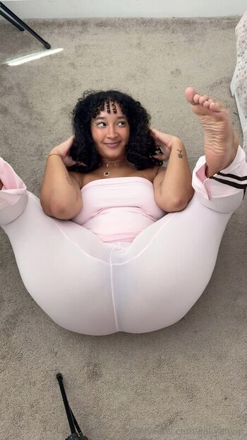 Full leaked Curlybeanraver page private onlyfans photo