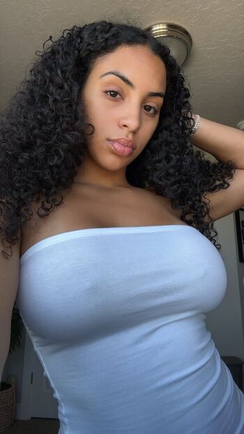 Full leaked Curlygurlxoxo private onlyfans photo