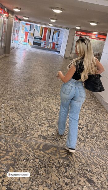 Full leaked Curlyxox private onlyfans photo