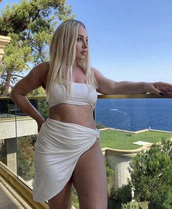 Curva Blonde
