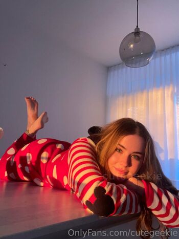Full leaked Cutegeekie page private onlyfans photo