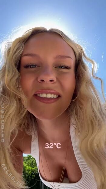 Full leaked Dagi bee page private onlyfans photo