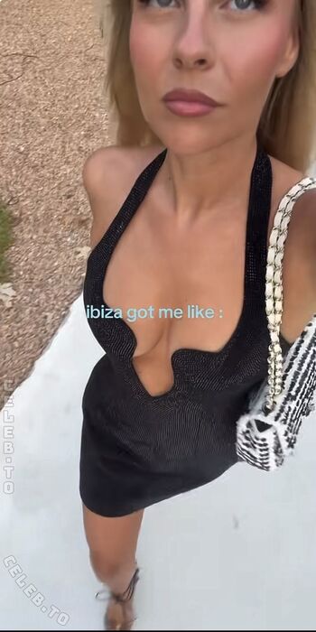 Full leaked Dagi bee page private onlyfans photo