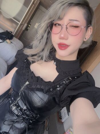 Full leaked Danisaurz page private onlyfans photo