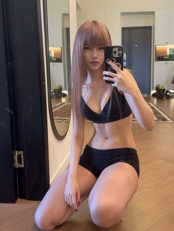 Daturakisses- Sacha Wang