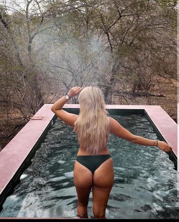 Full leaked Dee van der zeeuw private onlyfans photo
