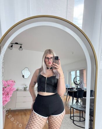Full leaked Deineemilia page private onlyfans photo