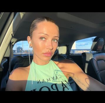 Full leaked Delilah belle hamlin private onlyfans photo