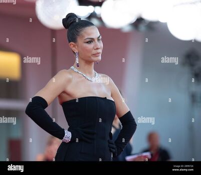 Full leaked Demet zdemir private onlyfans photo