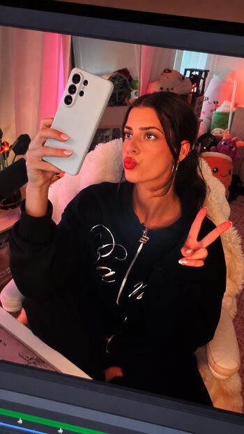Full leaked Develique page private onlyfans photo