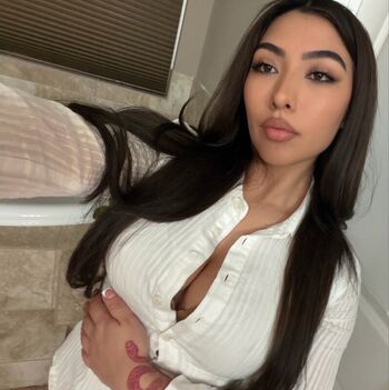 Full leaked Dineromia private onlyfans photo