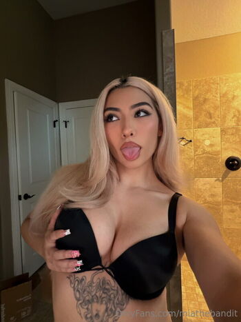 Full leaked Dineromia private onlyfans photo