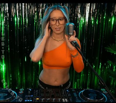 Full leaked Djmissshelton  page private onlyfans photo