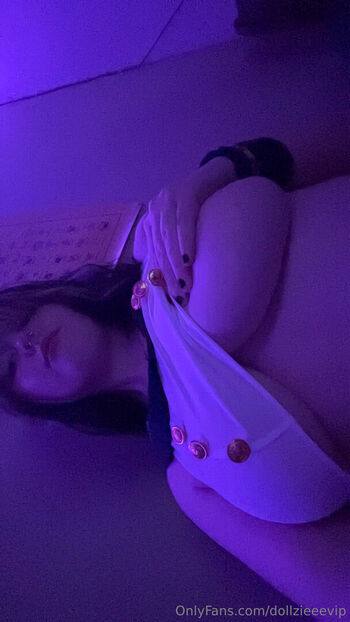 Full leaked Dollzieeevip private onlyfans photo