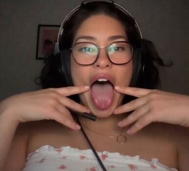 Full leaked Domlinna private onlyfans photo