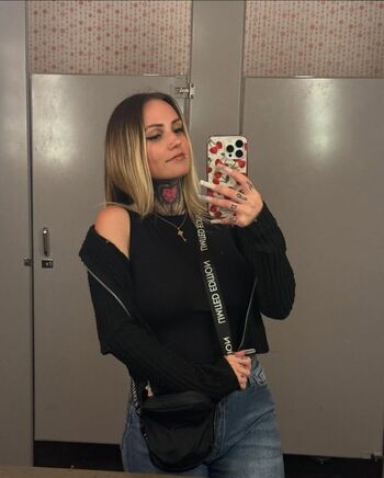 Full leaked Ducatibarbie private onlyfans photo