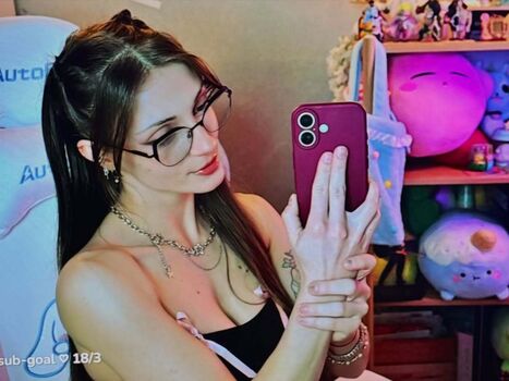 Full leaked Duckiedoll private onlyfans photo