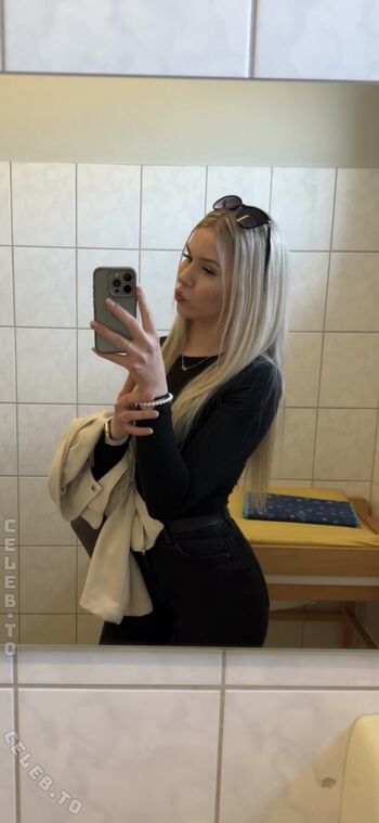 Full leaked E blondie private onlyfans photo