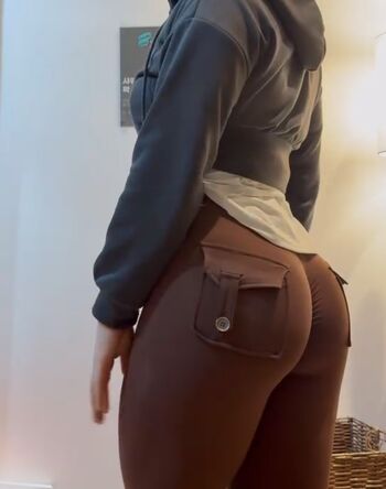 Full leaked East asian gym girls private onlyfans photo