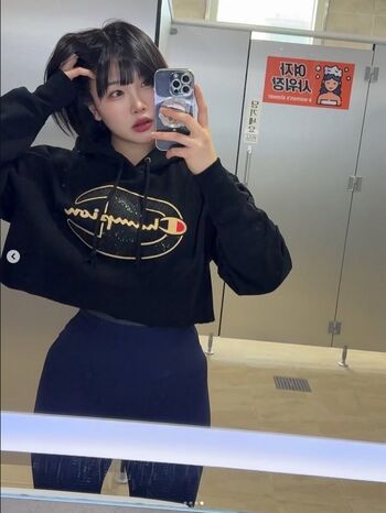 Full leaked East asian gym girls private onlyfans photo