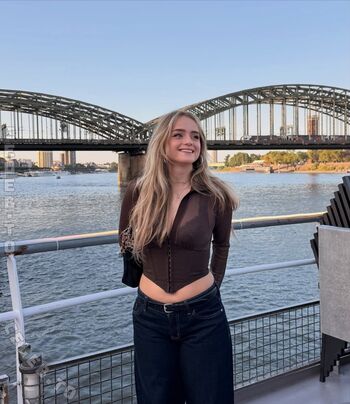 Full leaked Easyemi private onlyfans photo