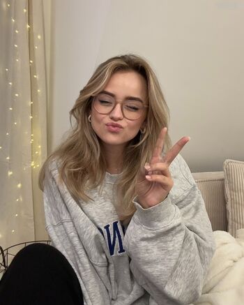 Full leaked Easyemi private onlyfans photo