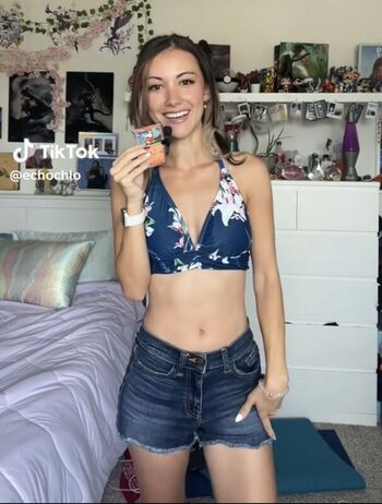 Full leaked Echochlo private onlyfans photo