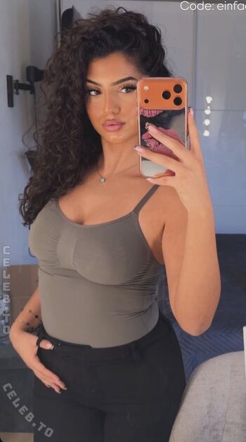 Full leaked Einfachjana private onlyfans photo