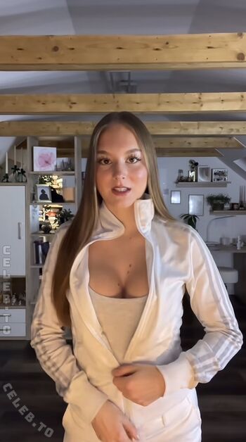 Full leaked Einfachlia private onlyfans photo