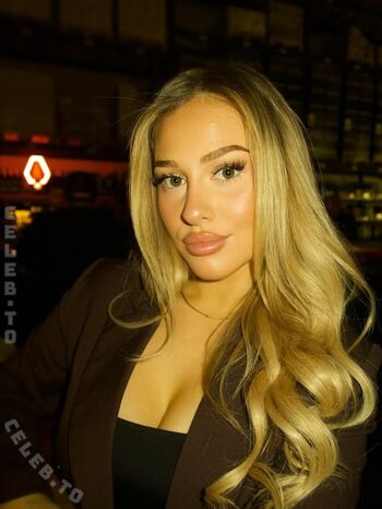 Full leaked Elianabajrami private onlyfans photo