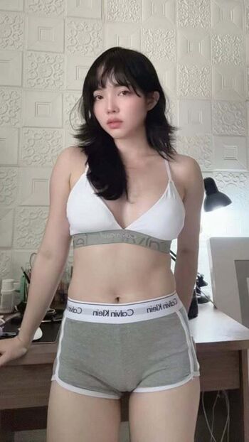 Full leaked Elisonhonganh private onlyfans photo
