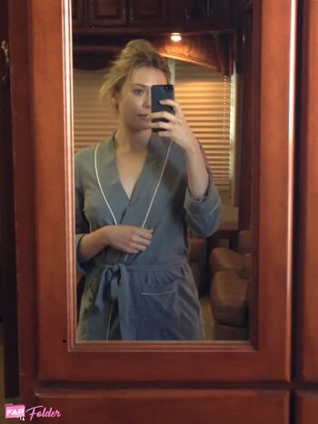 Full leaked Elizabeth chase olsen private onlyfans photo