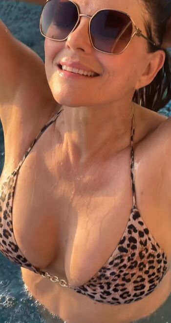 Full leaked Elizabeth hurley private onlyfans photo