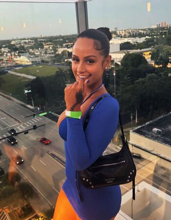 Full leaked Elizabethrosecarrasco private onlyfans photo