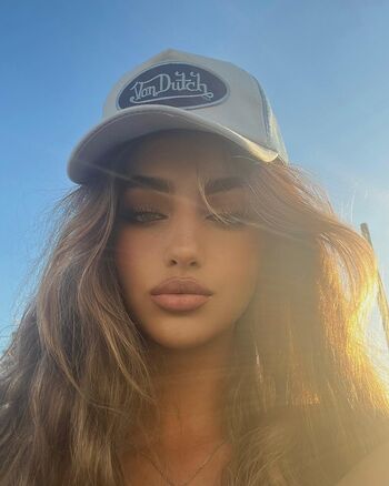 Ella Christo