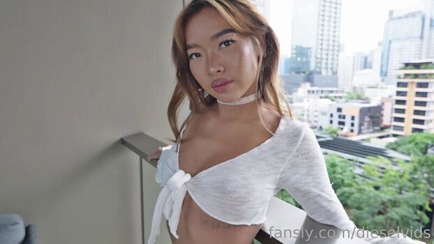 ella_mirax