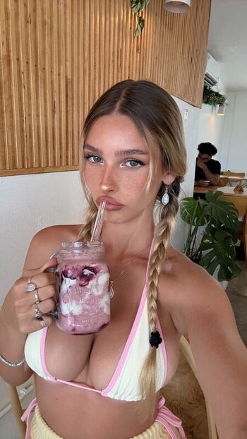 Full leaked Ella netzer page private onlyfans photo