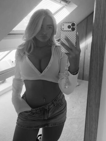 Full leaked Ellagbradley private onlyfans photo