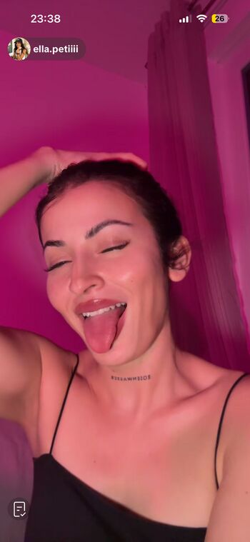 Full leaked Ellapetiii private onlyfans photo