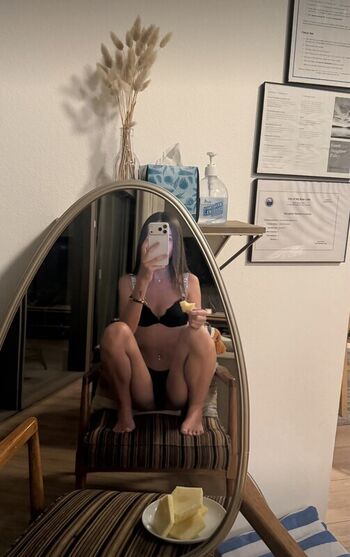Full leaked Ellapetitee private onlyfans photo