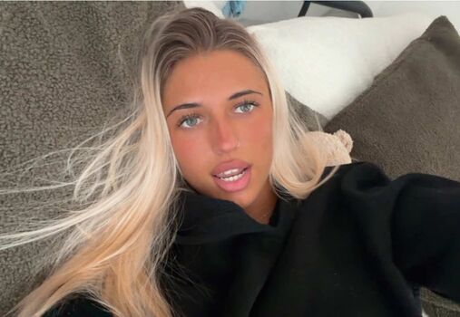 Full leaked Ellaxlongg private onlyfans photo