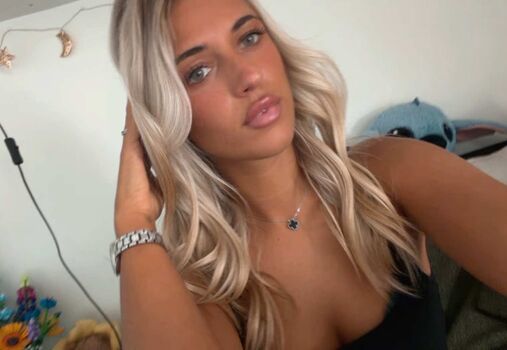 Full leaked Ellaxlongg private onlyfans photo