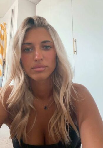 Full leaked Ellaxlongg private onlyfans photo