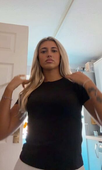 Full leaked Ellaxlongg private onlyfans photo